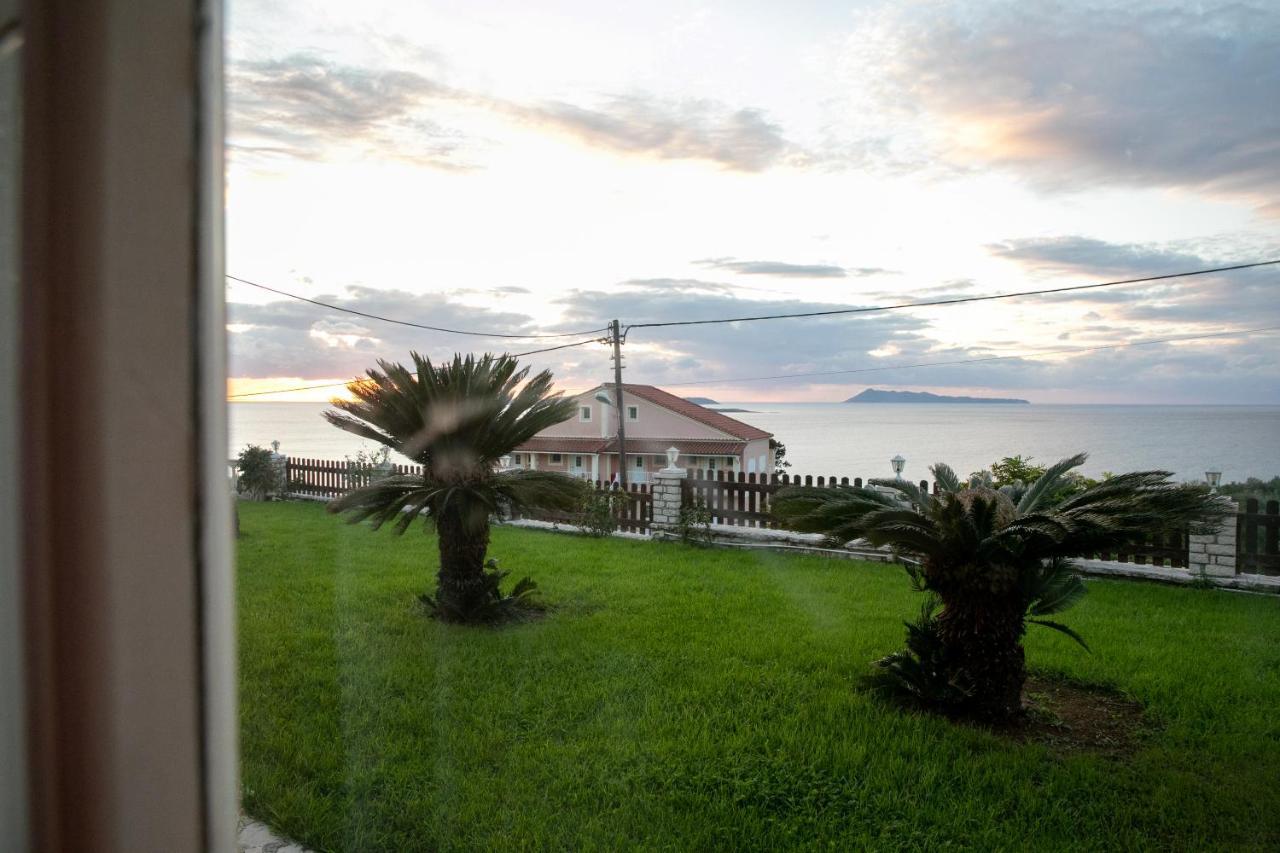 Villa Voula Agios Stefanos Avliotes  Eksteriør billede